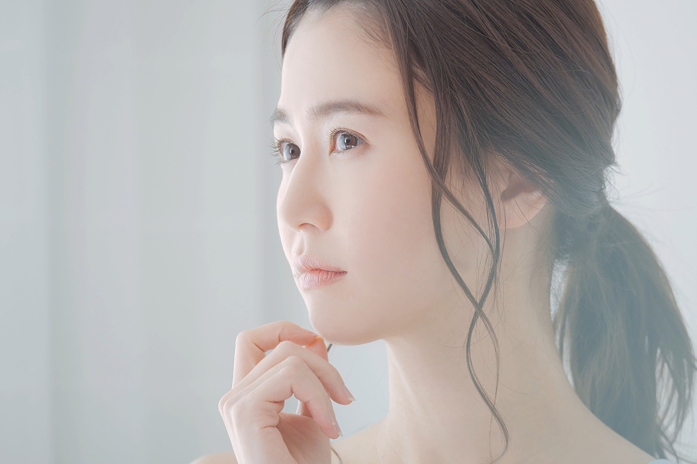 歯が痛む女性