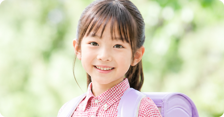 微笑む少女