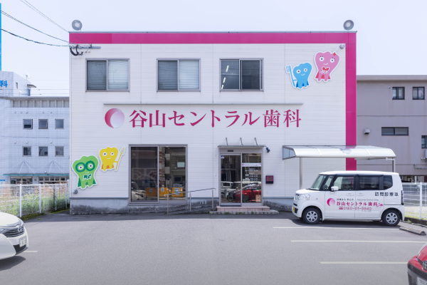 専用駐車場完備で、お車での通院もしやすい